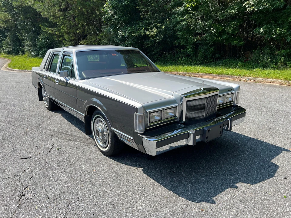 1988 Lincoln Town Car - Image 15 of 31