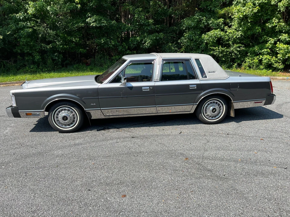 1988 Lincoln Town Car - Image 8 of 31