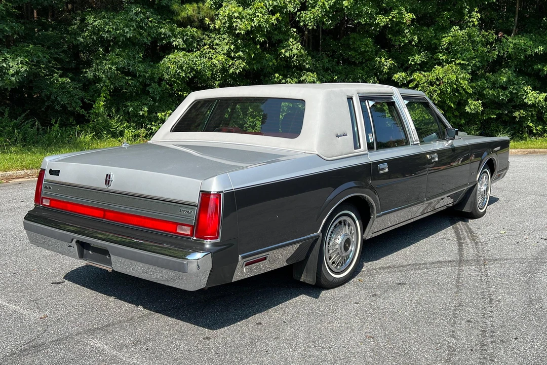 1988 Lincoln Town Car - Image 4 of 31