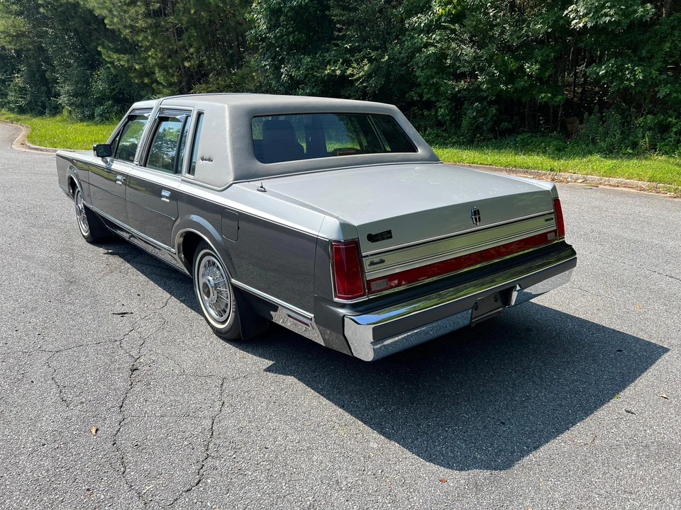 1988 Lincoln Town Car - Image 11 of 31