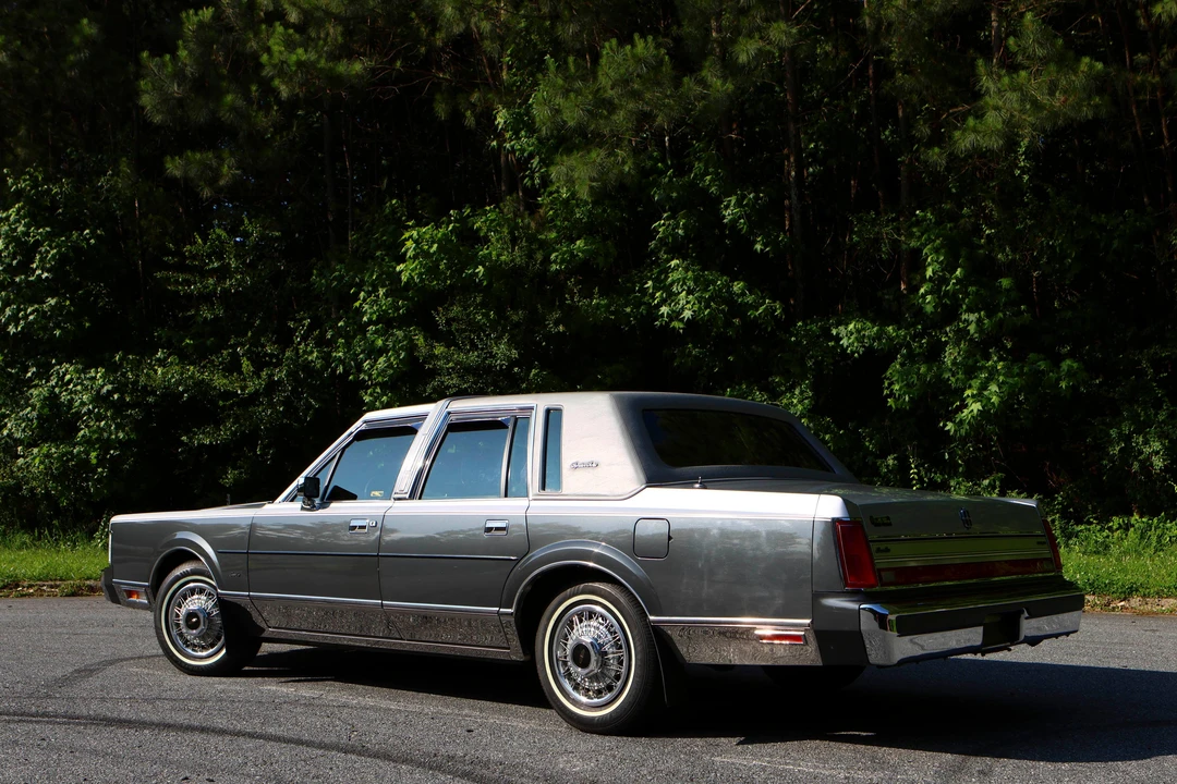 1988 Lincoln Town Car - Image 10 of 31