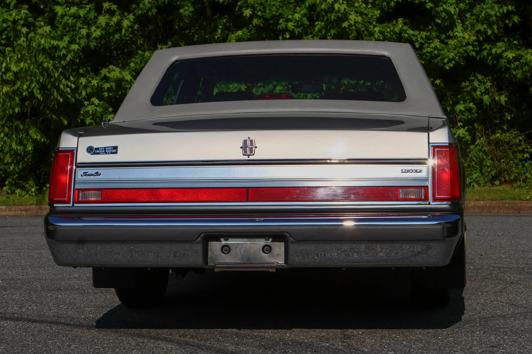 1988 Lincoln Town Car - Image 13 of 31