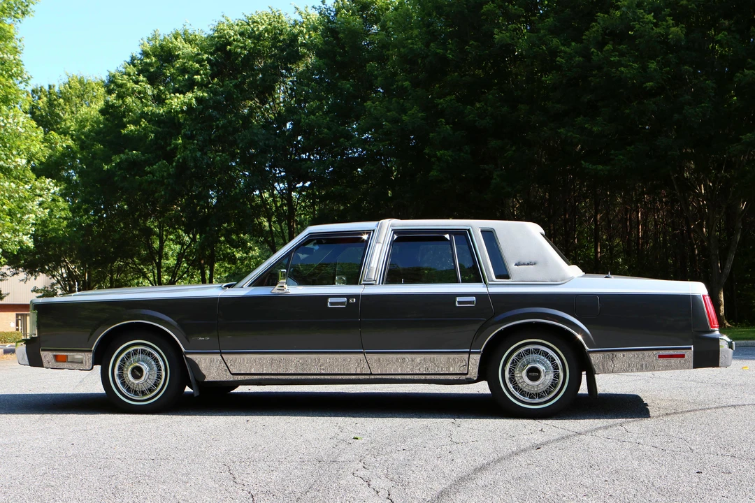 1988 Lincoln Town Car - Image 9 of 31
