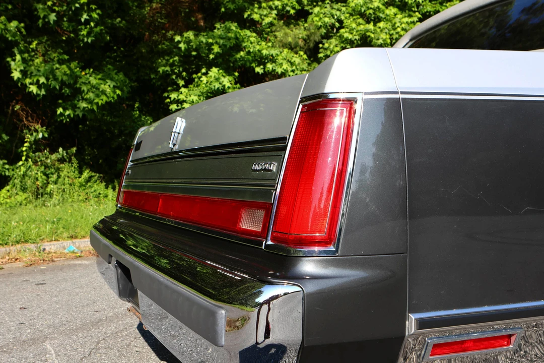 1988 Lincoln Town Car - Image 24 of 31