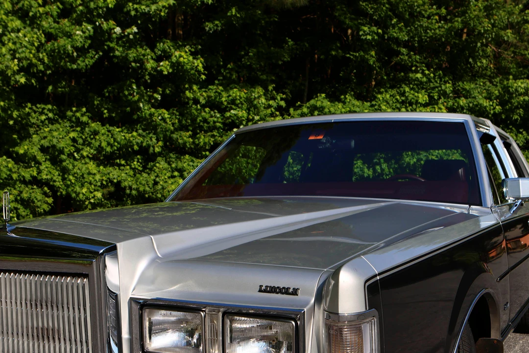 1988 Lincoln Town Car - Image 17 of 31
