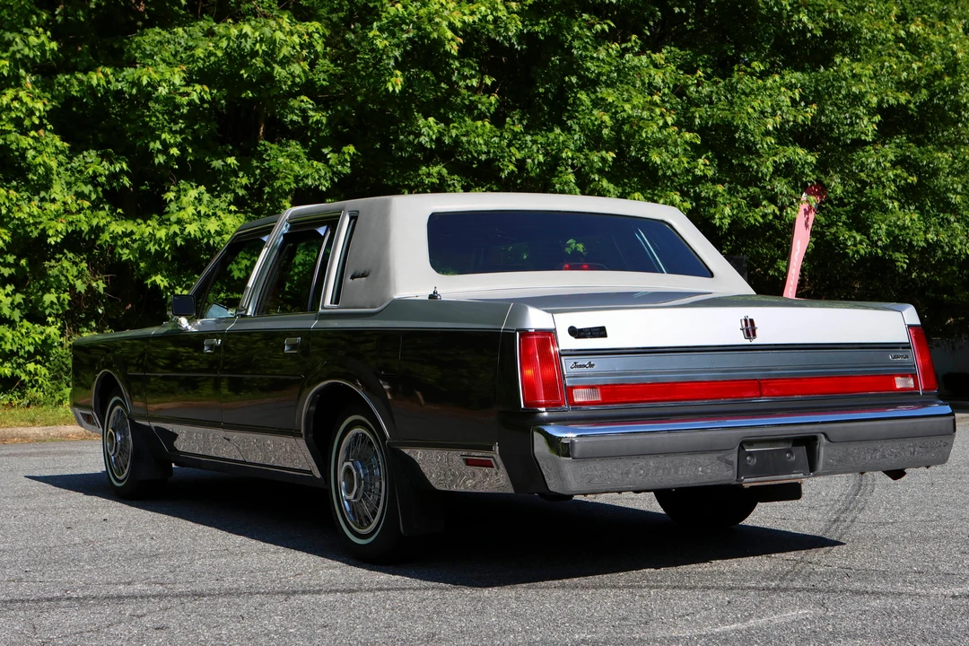 1988 Lincoln Town Car - Image 12 of 31