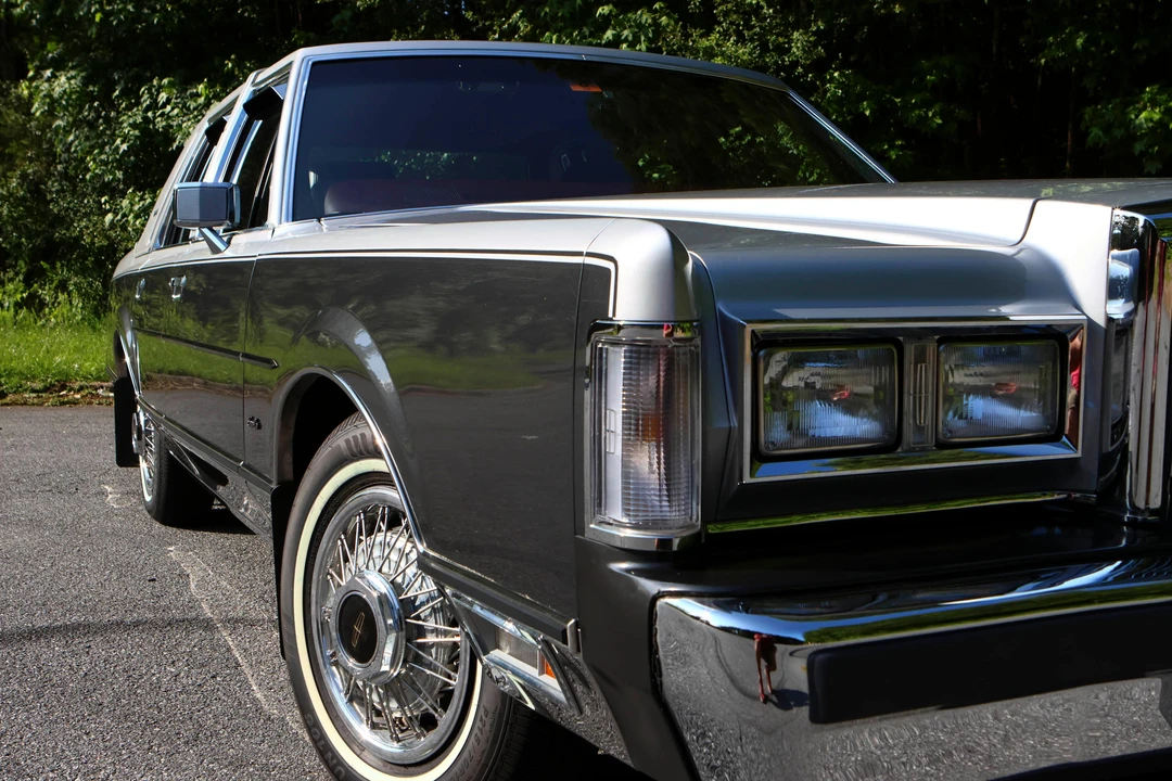 1988 Lincoln Town Car - Image 25 of 31