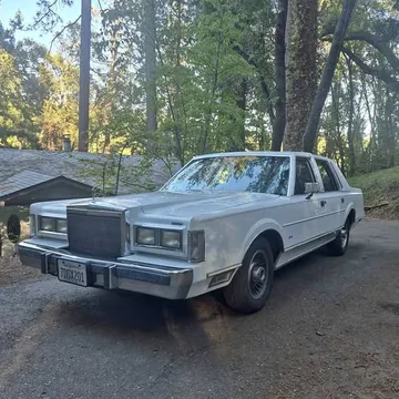 1988 Lincoln Town Car Signature L Sedan 4D