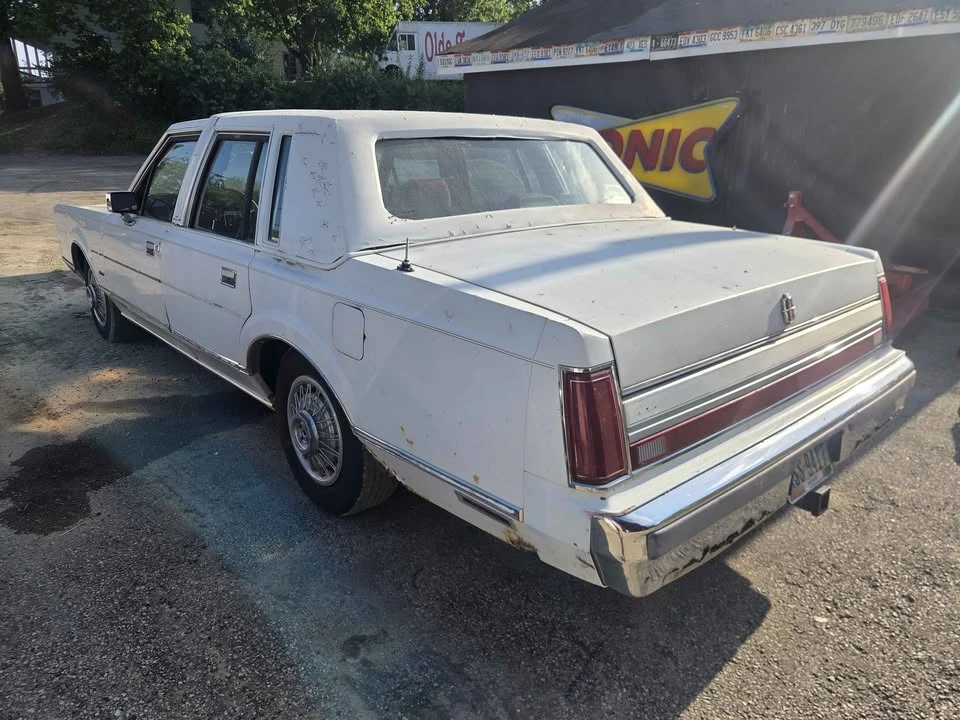 1988 Lincoln Town Car - Image 3 of 8