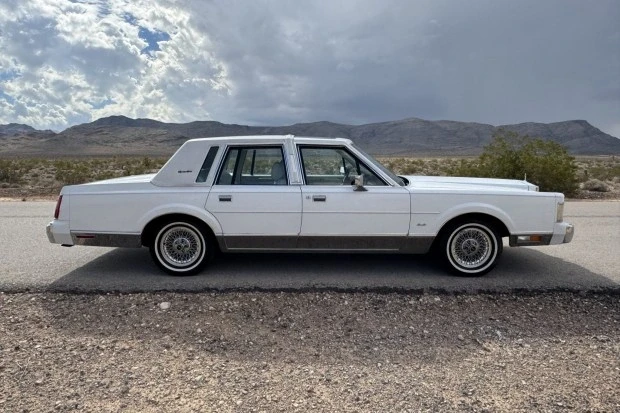 1988 Lincoln Town Car - Image 3 of 7