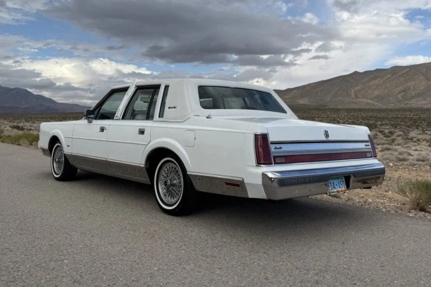 1988 Lincoln Town Car - Image 2 of 7