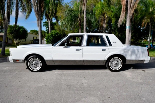 1988 Lincoln Town Car - Image 3 of 7