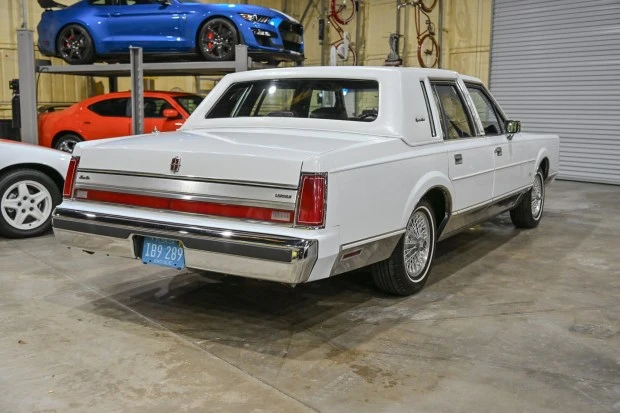 1988 Lincoln Town Car - Image 2 of 7