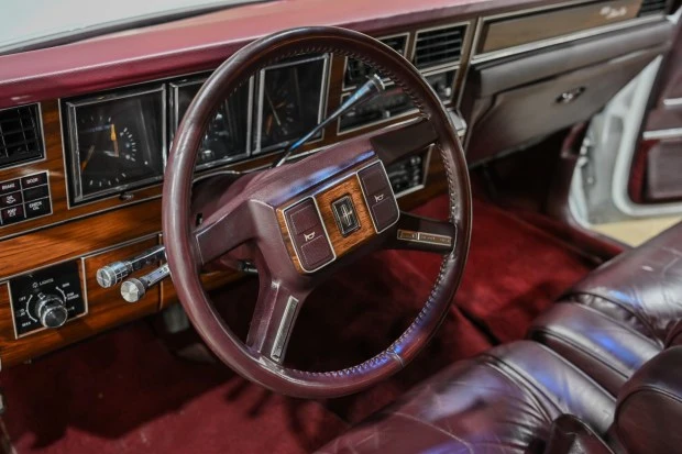 1988 Lincoln Town Car - Image 5 of 7