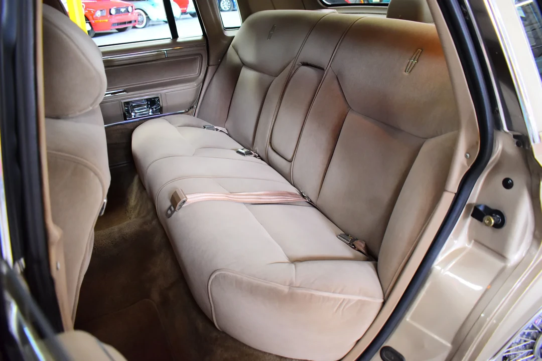 1988 Lincoln Town Car - Image 11 of 18
