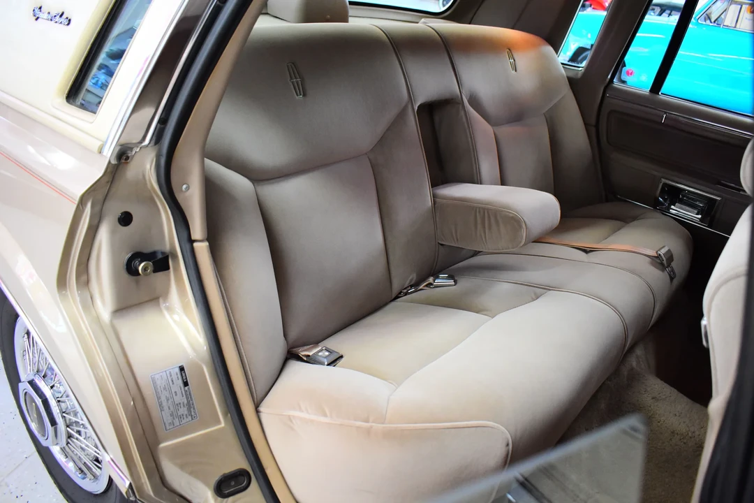 1988 Lincoln Town Car - Image 12 of 18
