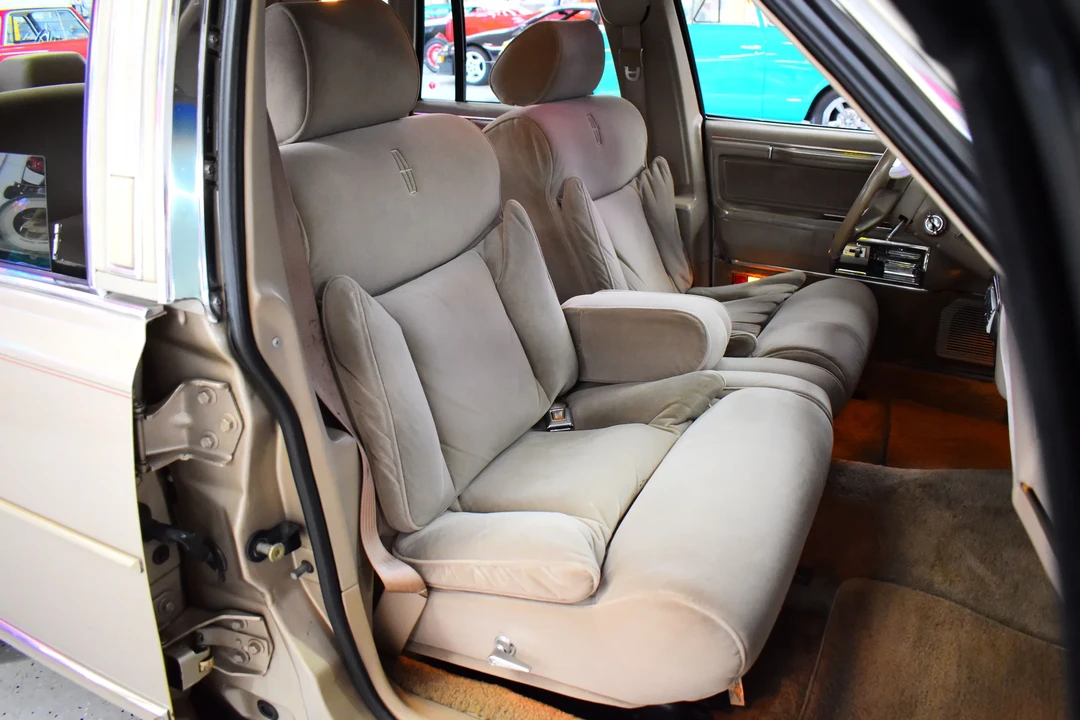 1988 Lincoln Town Car - Image 13 of 18