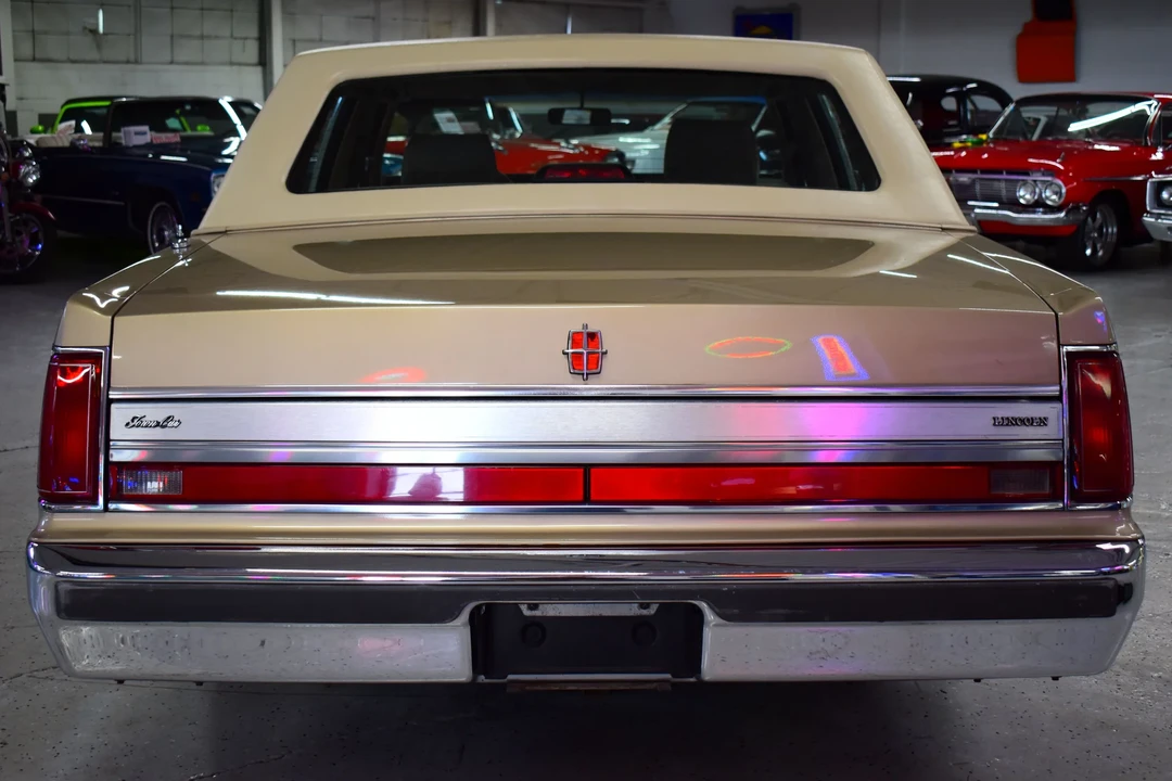 1988 Lincoln Town Car - Image 3 of 18