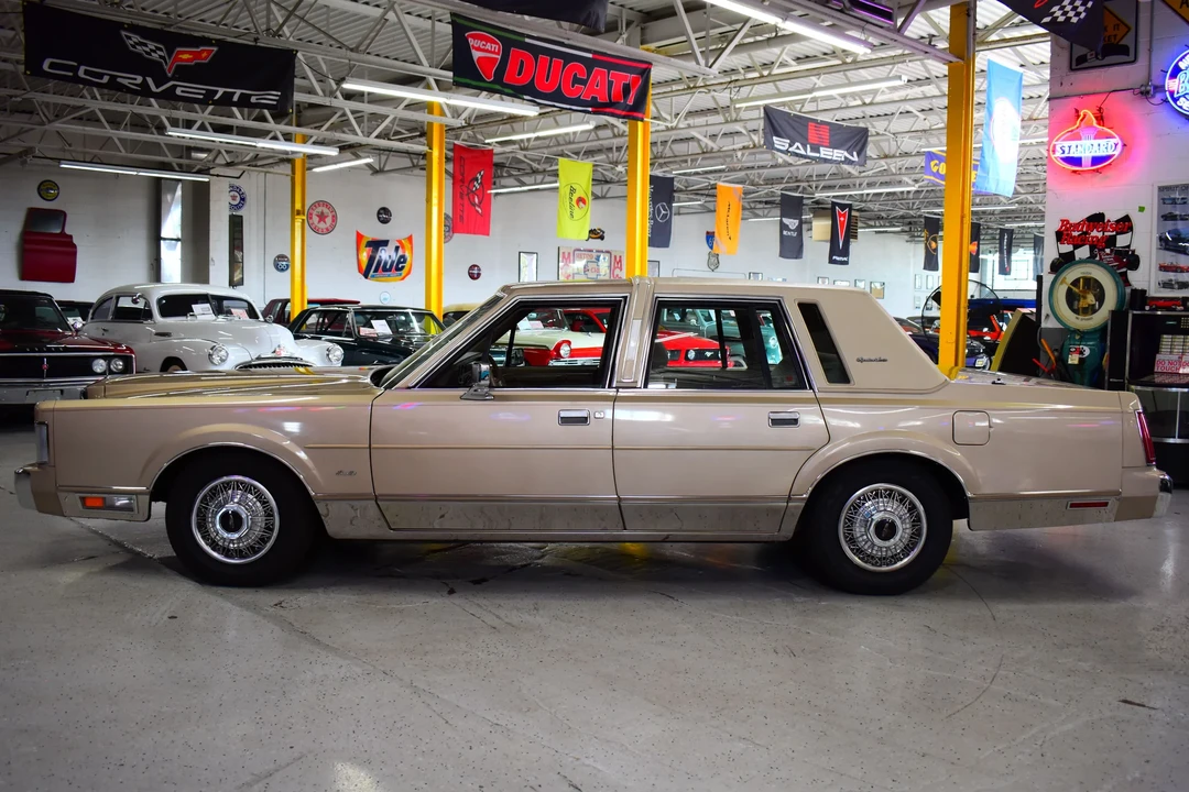 1988 Lincoln Town Car - Image 5 of 18