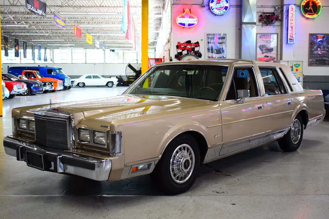 1988 Lincoln Town Car - Image 6 of 18