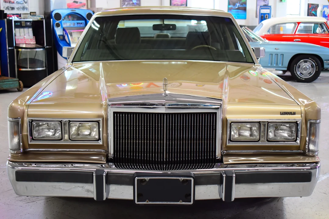 1988 Lincoln Town Car - Image 7 of 18