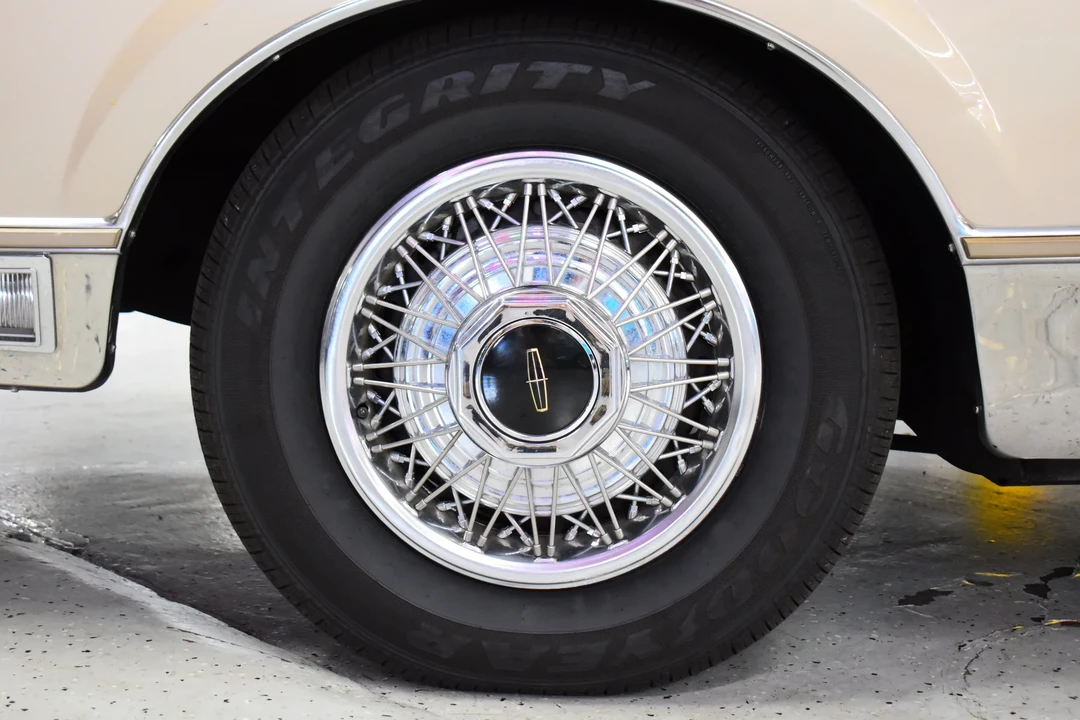 1988 Lincoln Town Car - Image 8 of 18