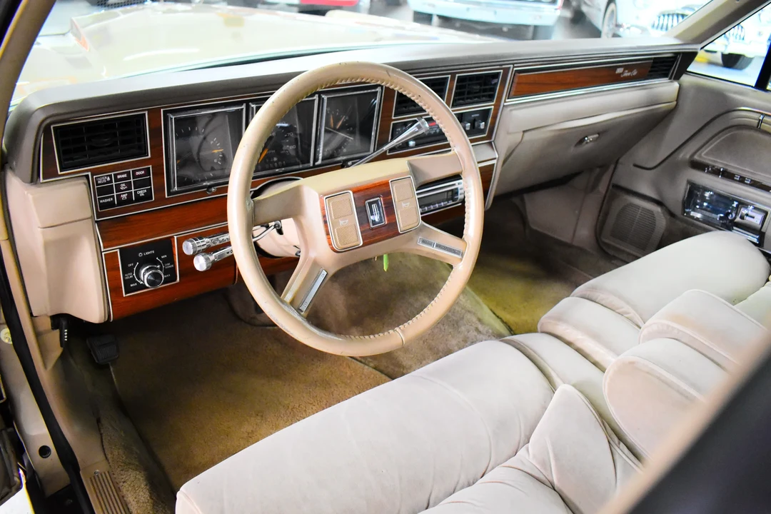 1988 Lincoln Town Car - Image 9 of 18