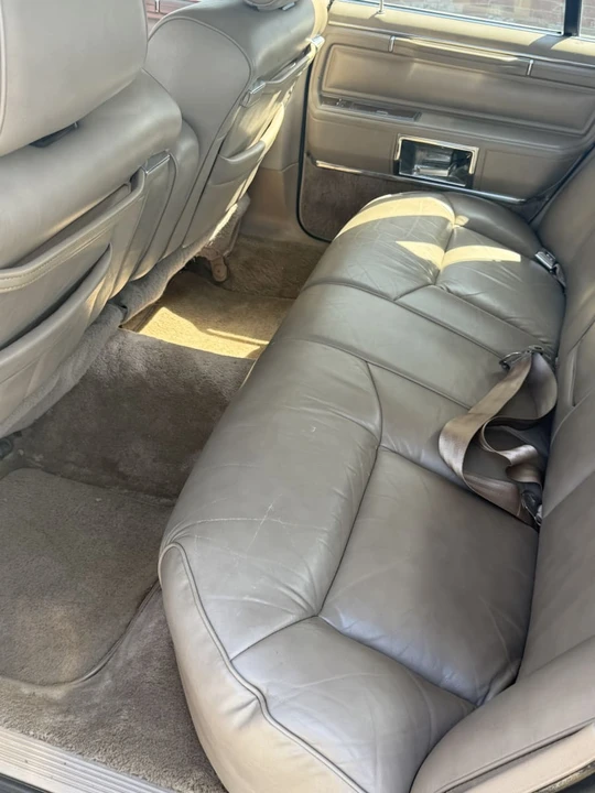 1988 Lincoln Town Car - Image 11 of 15