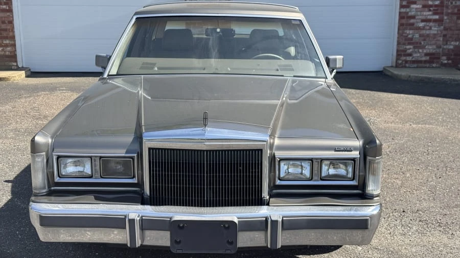 1988 Lincoln Town Car - Image 4 of 15