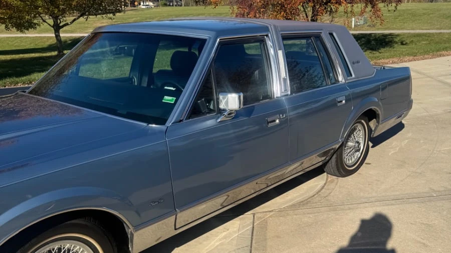 1988 Lincoln Town Car - Image 8 of 15