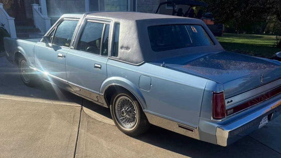 1988 Lincoln Town Car - Image 2 of 15