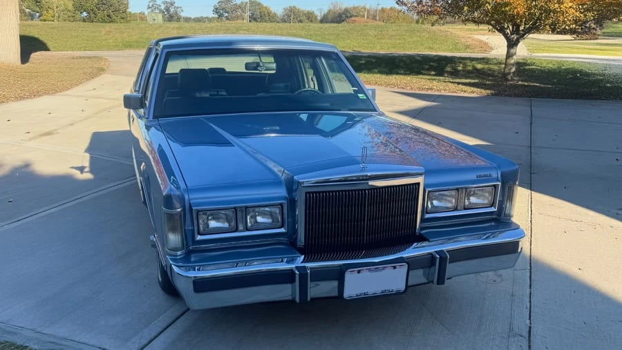 1988 Lincoln Town Car - Image 3 of 15