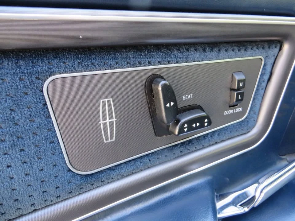 1988 Lincoln Continental Mark VII - Image 15 of 18