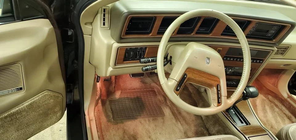 1988 Lincoln Continental Mark VII - Image 13 of 18