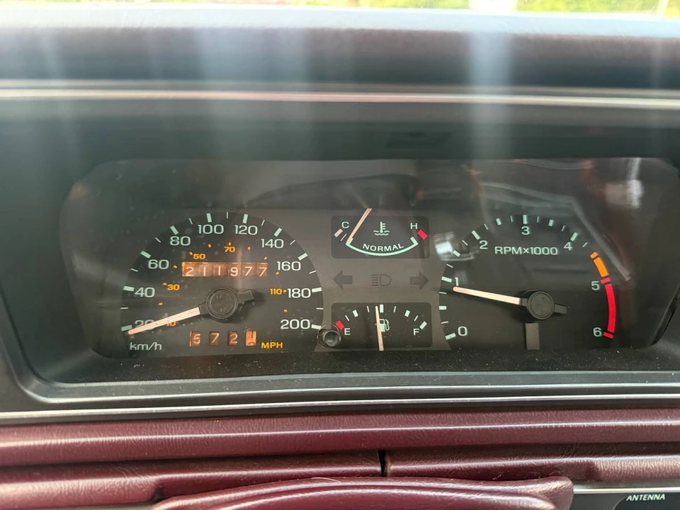 1988 Lincoln Continental 8th Gen - Image 13 of 14