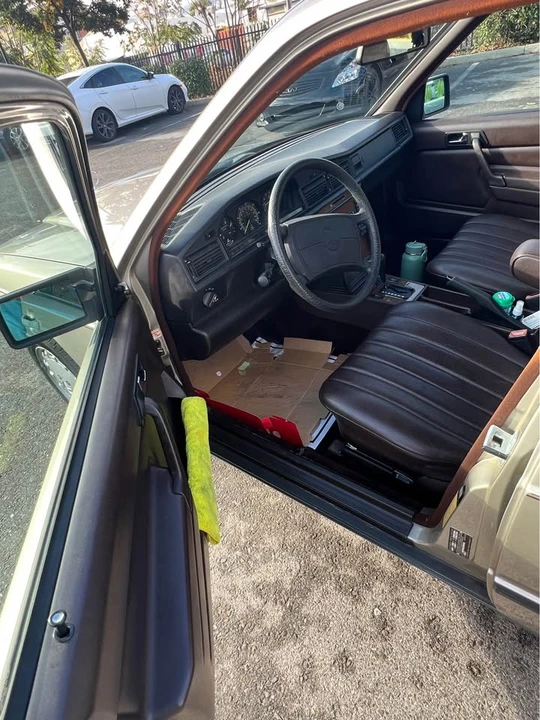 1988 Mercedes-Benz 190E - Image 10 of 14