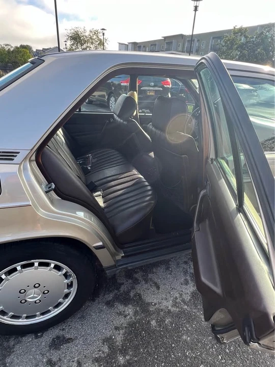 1988 Mercedes-Benz 190E - Image 8 of 14