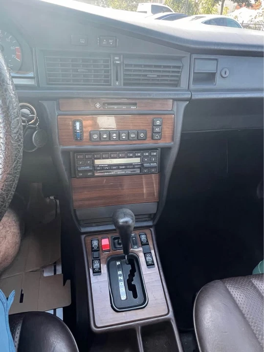 1988 Mercedes-Benz 190E - Image 12 of 14