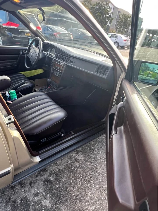 1988 Mercedes-Benz 190E - Image 9 of 14