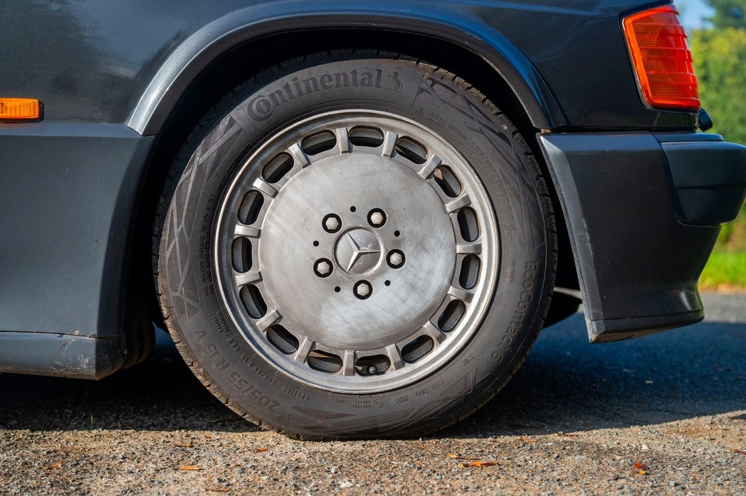 1988 Mercedes-Benz 190E 2.3-16 & 2.5-16 - Image 19 of 30
