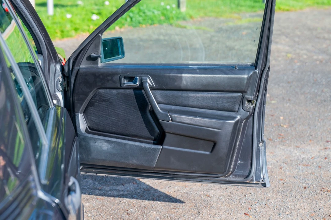 1988 Mercedes-Benz 190E 2.3-16 & 2.5-16 - Image 28 of 30