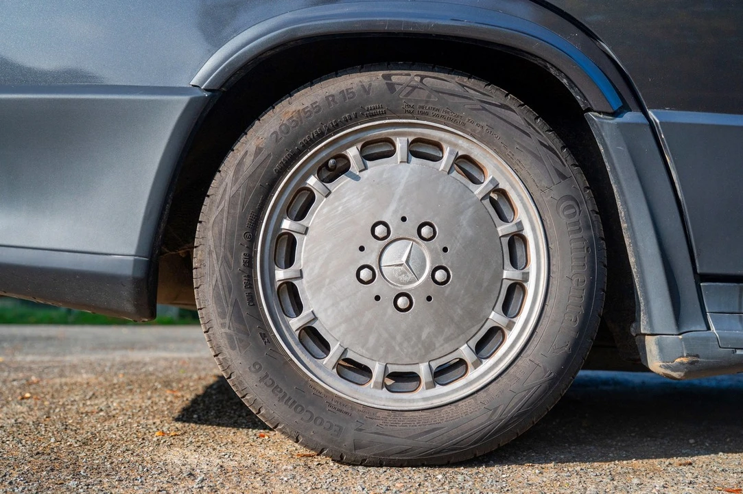 1988 Mercedes-Benz 190E 2.3-16 & 2.5-16 - Image 20 of 30
