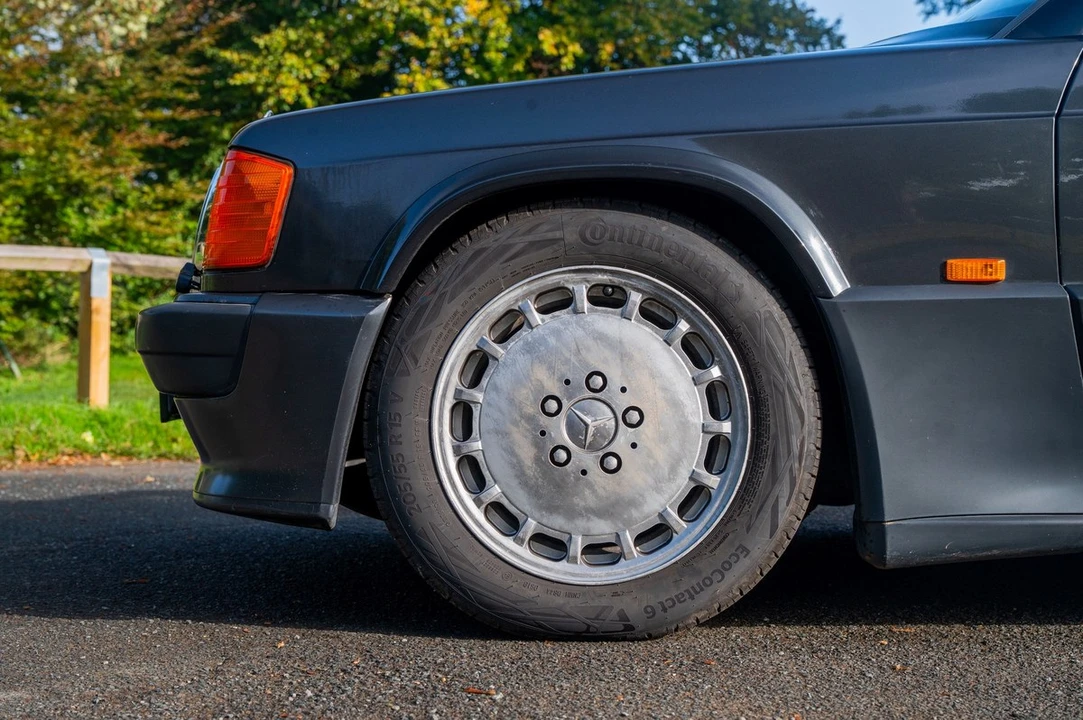1988 Mercedes-Benz 190E 2.3-16 & 2.5-16 - Image 18 of 30