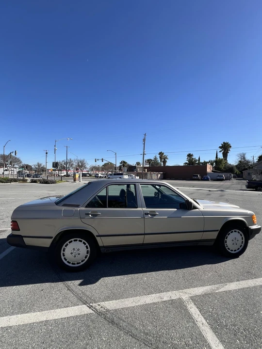 1988 Mercedes-Benz 190E - Image 10 of 31