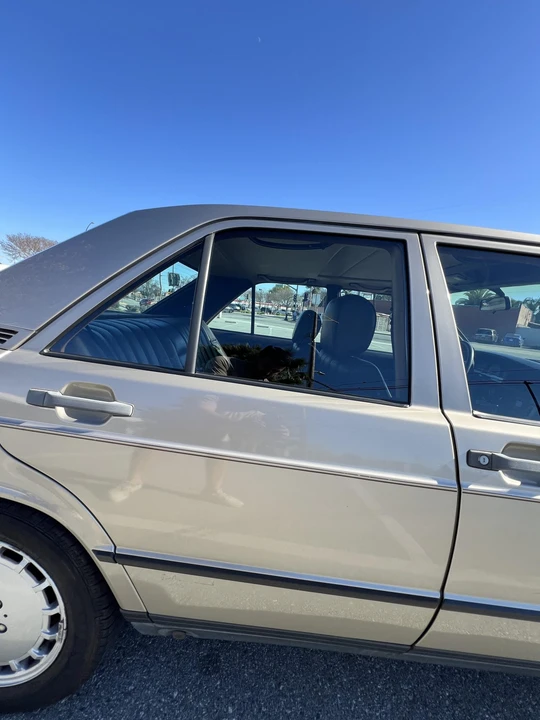 1988 Mercedes-Benz 190E - Image 13 of 31