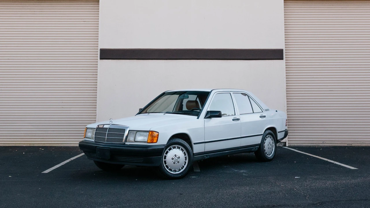 1988 Mercedes-Benz 190E - Image 2 of 31
