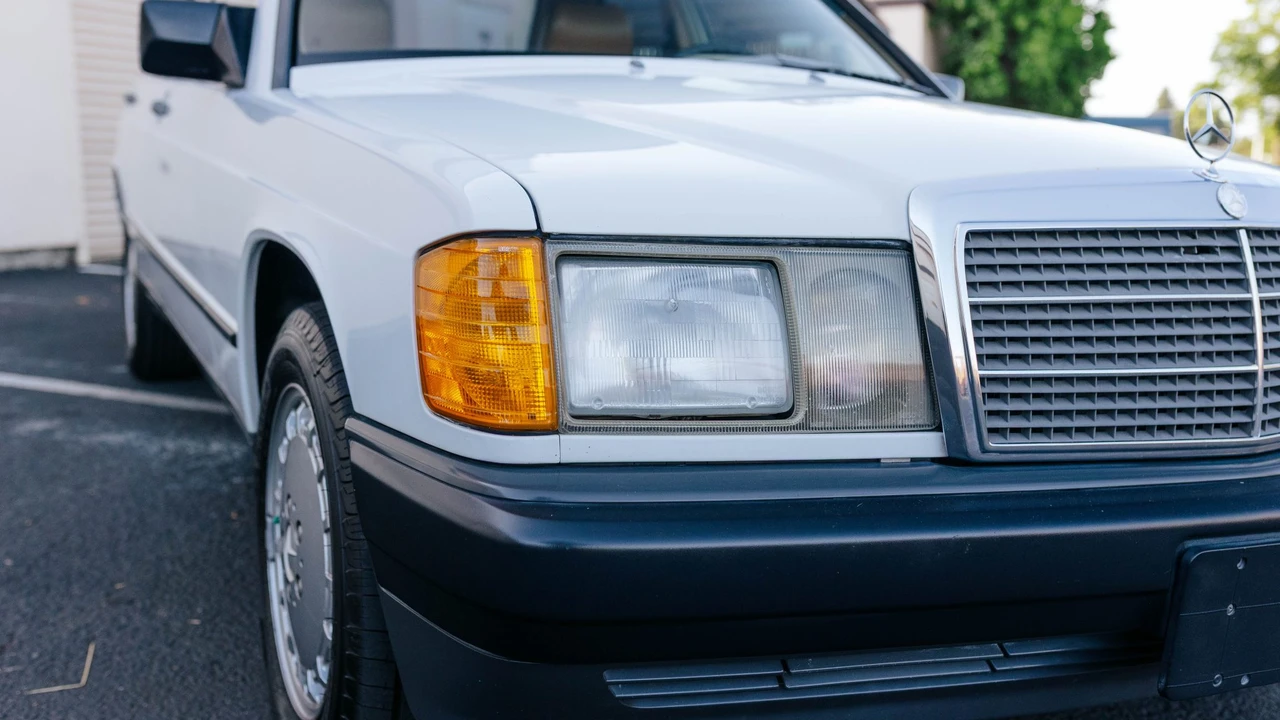 1988 Mercedes-Benz 190E - Image 18 of 31