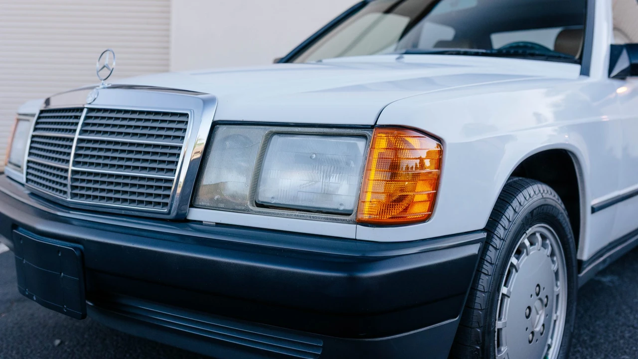 1988 Mercedes-Benz 190E - Image 21 of 31