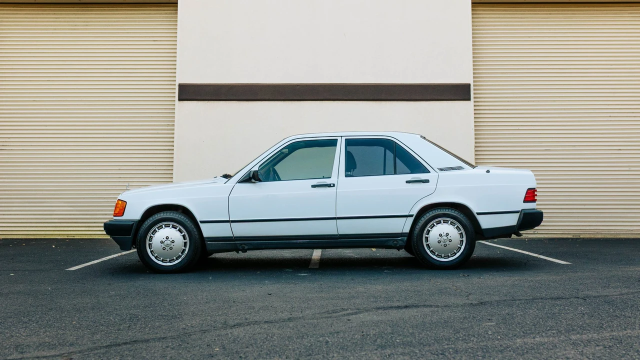 1988 Mercedes-Benz 190E - Image 13 of 31
