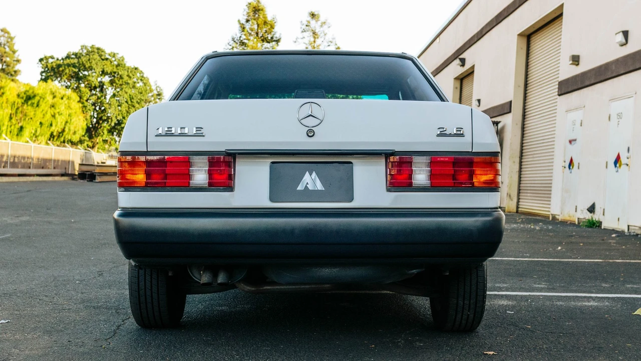 1988 Mercedes-Benz 190E - Image 11 of 31
